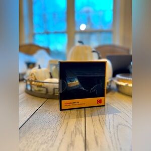 Kodak Luma 75 Portable Pocket Projector 3.1"x3.1"x.79" Silver